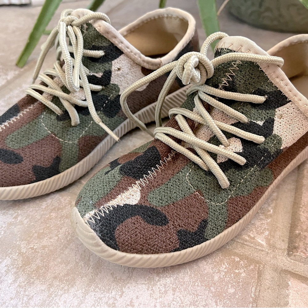 NEW! Women’s QUPID Camo shoes - Size 6 - NEW